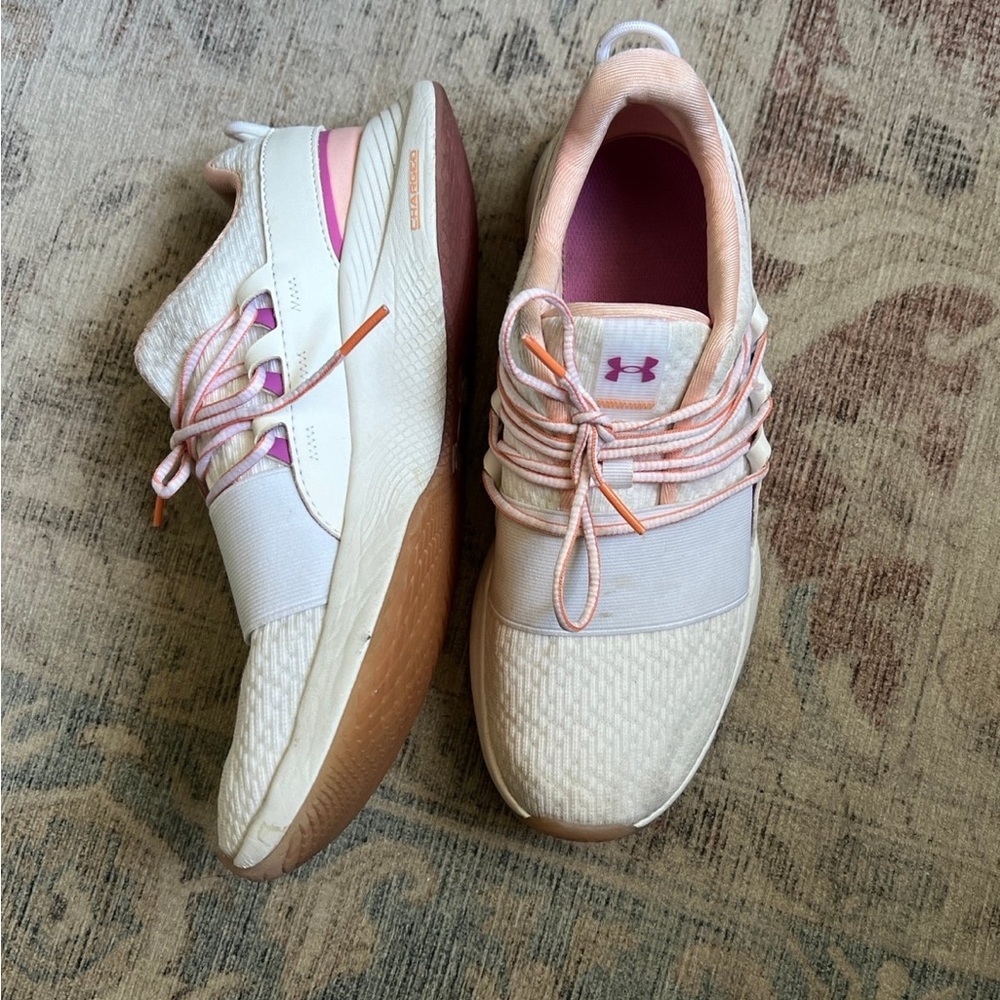Woman’s under armour sneakers size 9 - Picture 2 of 2